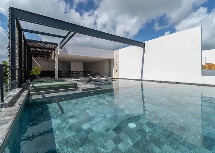 Lux 2br With Rooftop Pool, Spa, Gym, Kids Playroom #229 *